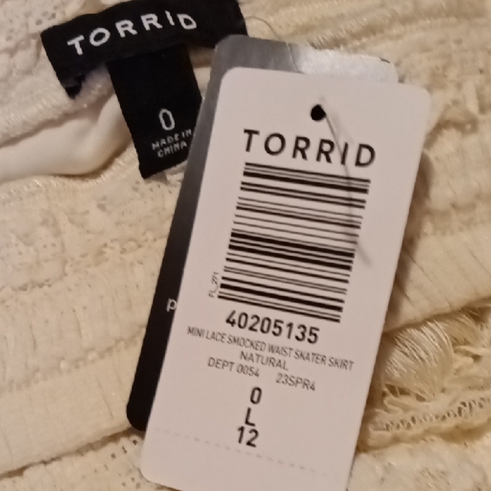 Torris Elegant Cream Crochet Skirt . NWT - Picture 7 of 7